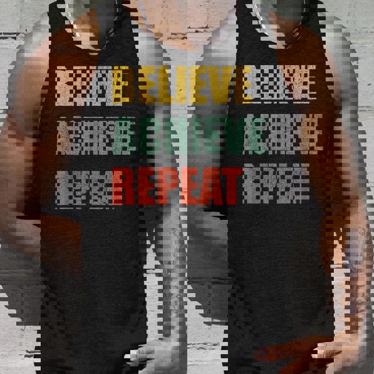 Believe Achieve Repeat Motivational Ambition Inspiration タンクトップ 彼への贈り物