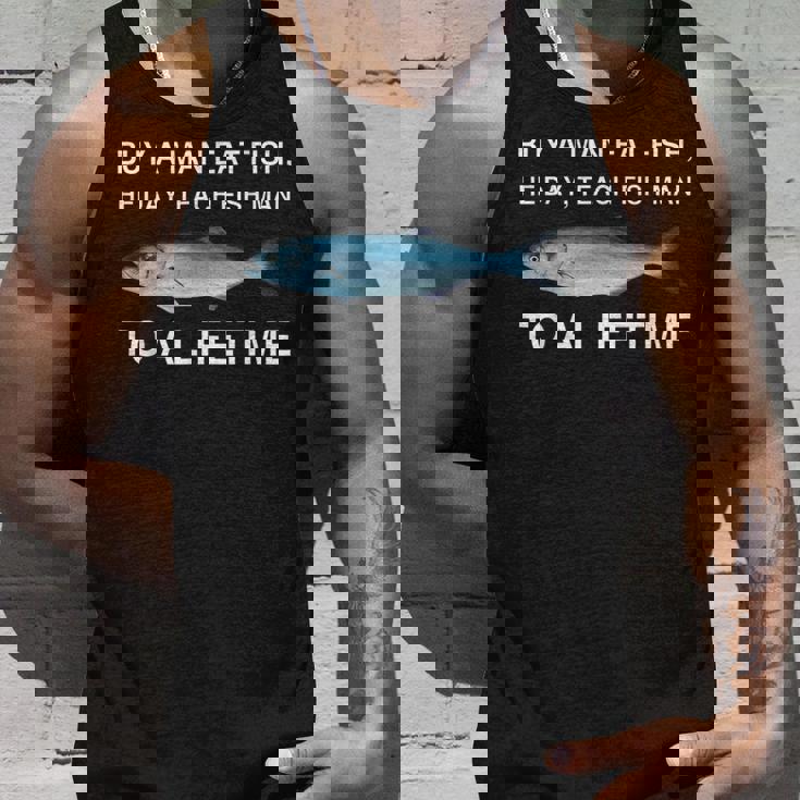 Buy A Man Eat Fish He Day Teaching Fish Man To A Lifetime タンクトップ 彼への贈り物