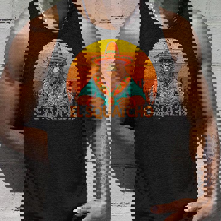 Elquatcho メキシカン ビッグフット サスカッチ シンコ・デ・マヨ メンズ キッズ タンクトップ 彼への贈り物