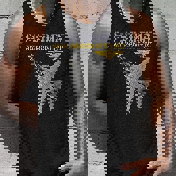 F-14 Tomcatが動作しています。最高の海軍航空。 タンクトップ 彼への贈り物