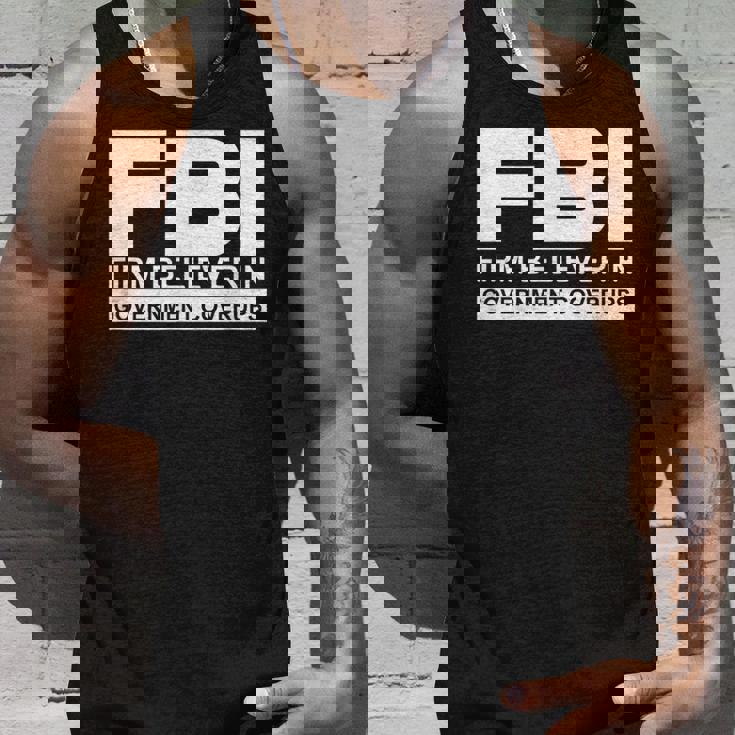 Fbiは州の隠蔽を固く信じています。 タンクトップ 彼への贈り物