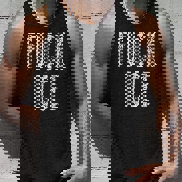 Fuck Ice プロテスト&レジストサポート移民 タンクトップ 彼への贈り物