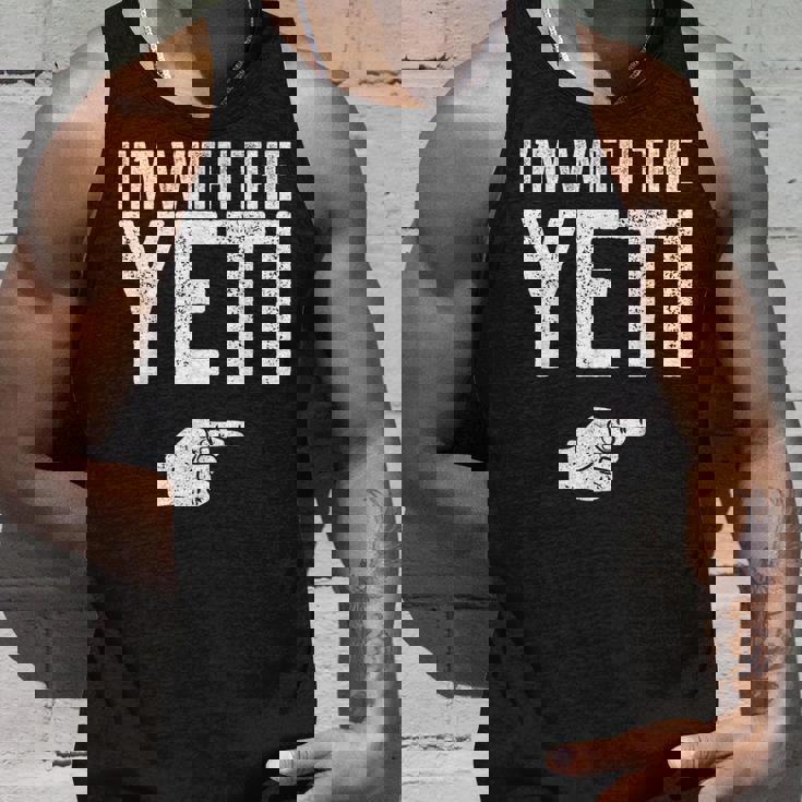 I'm With The Yeti お揃いのyetiコスチュームシャツ タンクトップ 彼への贈り物