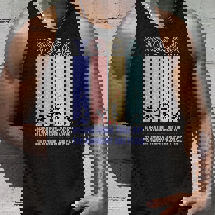 International Yoga Day For Harmony And Peace タンクトップ 彼への贈り物