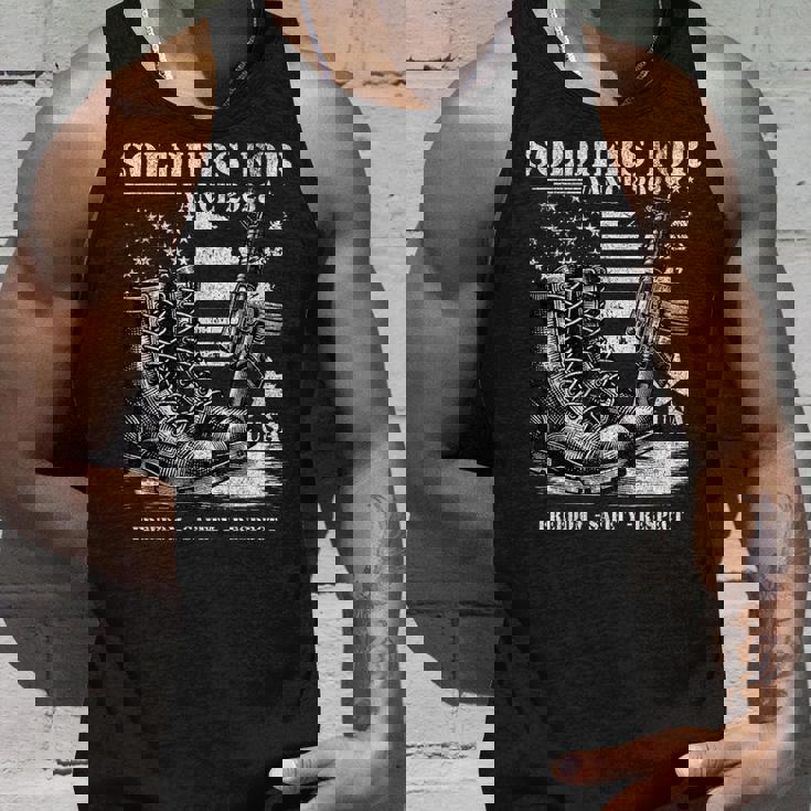 Jdヴァンス軍事選挙2028年アメリカ国旗支持のための兵士 タンクトップ 彼への贈り物