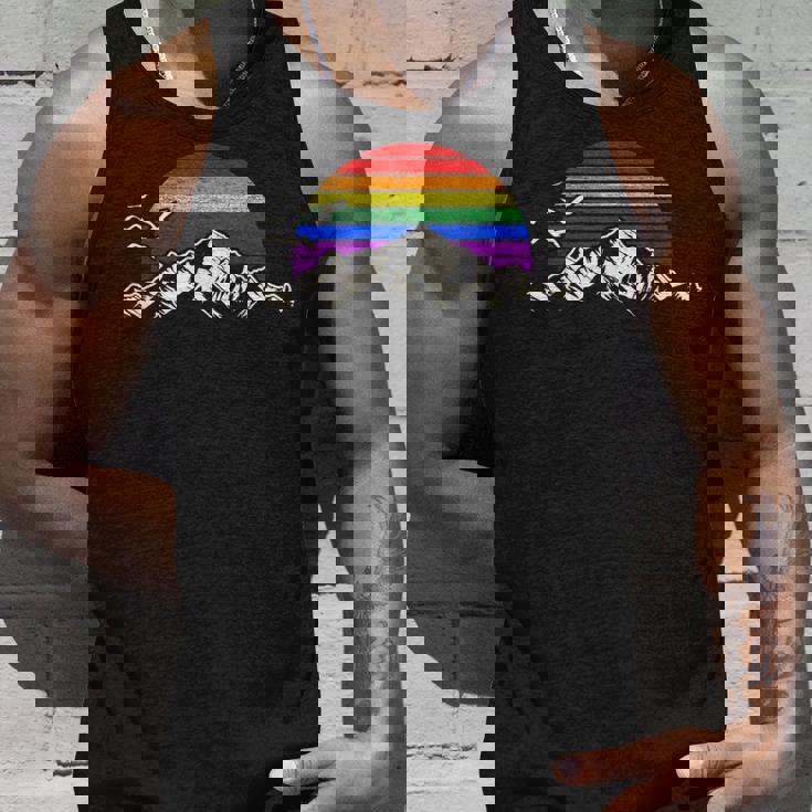 Lgbtq レインボー 山 サンセット ヴィンテージ タンクトップ 彼への贈り物