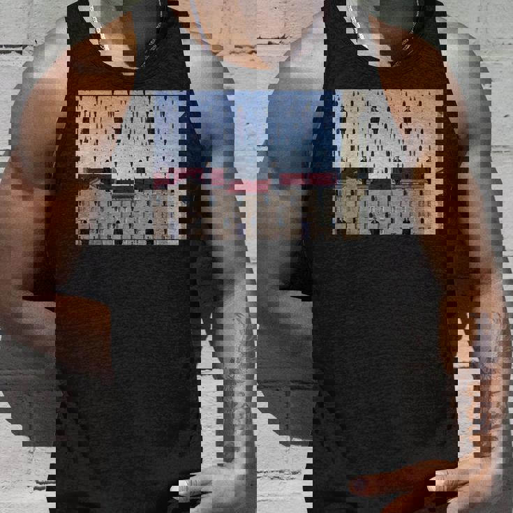 Magritteによるゴルコンダの有名な絵画。 タンクトップ 彼への贈り物