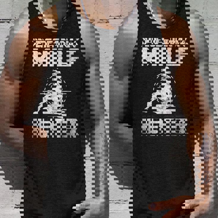 Milf Hunter シングルホットダディ アダルトジョーク タンクトップ 彼への贈り物