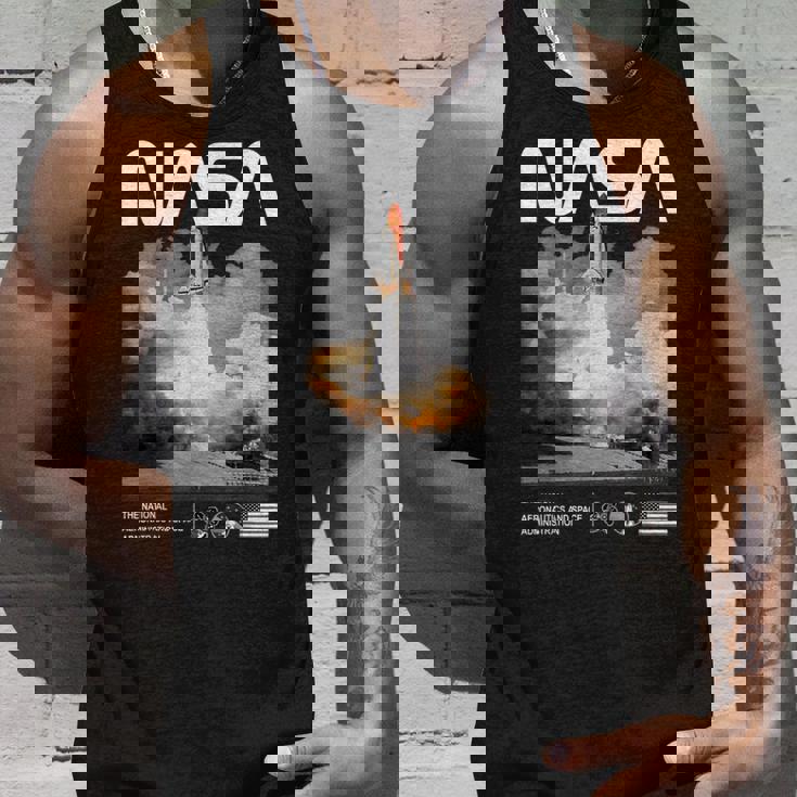 Nasa スペースシャトル打ち上げカラーの黒と白のワームロゴ タンクトップ 彼への贈り物