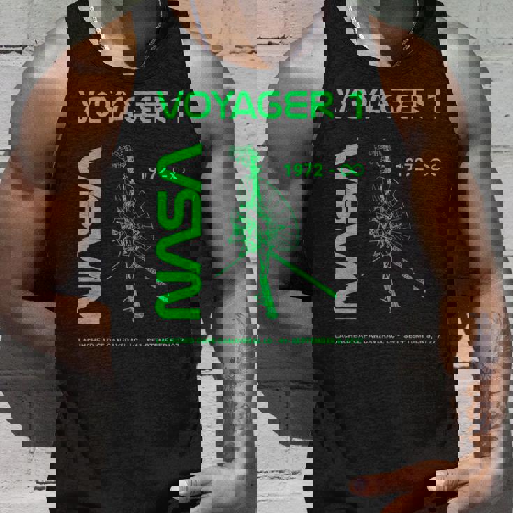 Nasa ボイジャー1号宇宙船は1977年9月5日に打ち上げられました。 タンクトップ 彼への贈り物