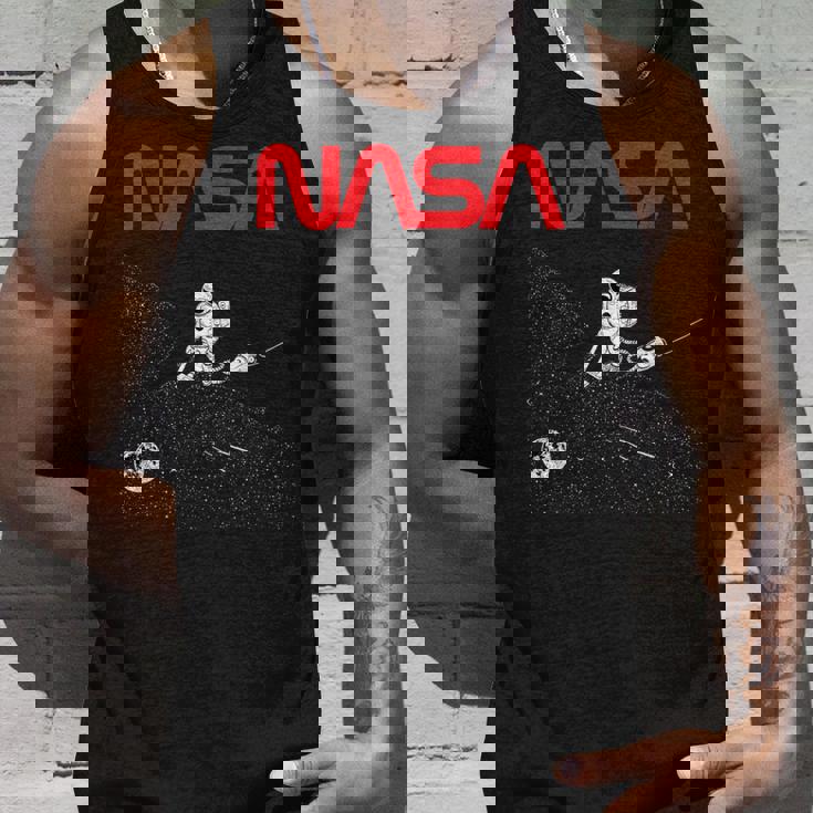 Nasaの宇宙飛行士の掃除機の星のワームのロゴが面白い タンクトップ 彼への贈り物