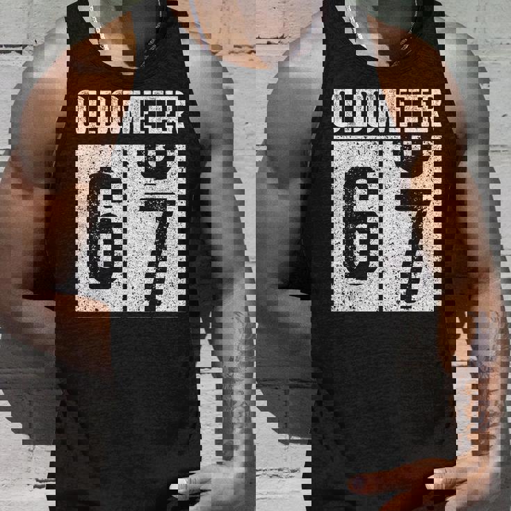 Oldometer 67 67歳の誕生日ギフトシャツ タンクトップ 彼への贈り物