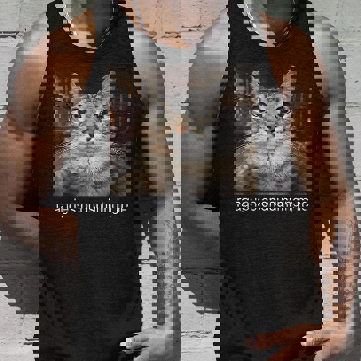 Rage Is Consuming Me 愚かな凝視猫ミーム タンクトップ 彼への贈り物
