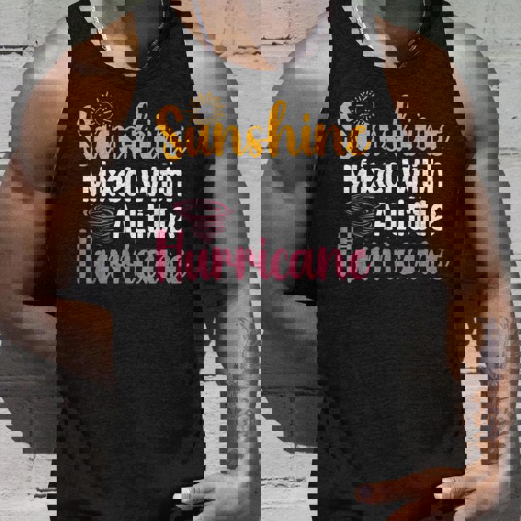 Sunshine Mix With A Little Hurricane 面白い皮肉な引用 タンクトップ 彼への贈り物