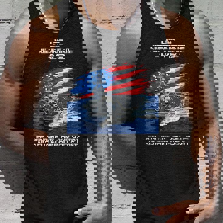 Uss インデペンデンス Cv 62 空母 退役軍人 アメリカ国旗 タンクトップ 彼への贈り物