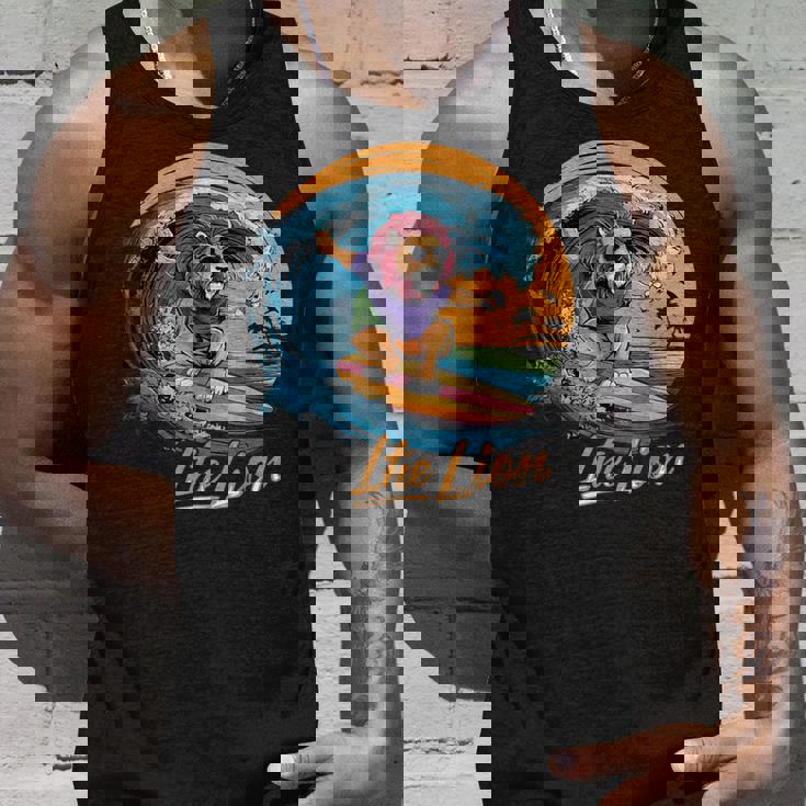 おもしろい ライオン サーフィン ライオン スポーツ サーファー 動物 恋人 夏 タンクトップ 彼への贈り物