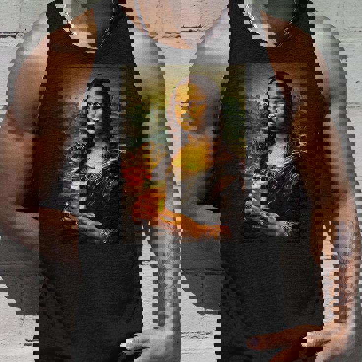 おもしろビールモナリザ絵画アートママパパ。 タンクトップ 彼への贈り物