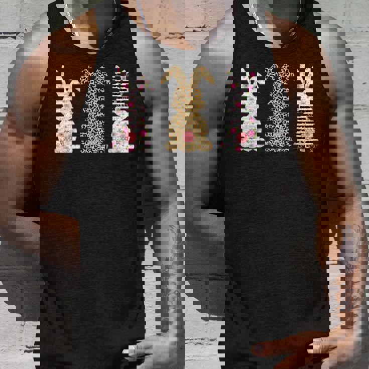 かわいい ヒョウ イースター バニー ウサギ トリオ フローラル ハッピーイースター タンクトップ 彼への贈り物