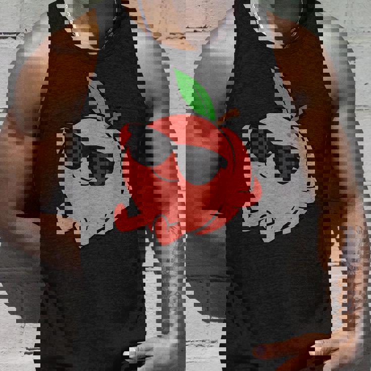 かわいい 桃 フルーツ リラックス のんびりピーチ タンクトップ 彼への贈り物