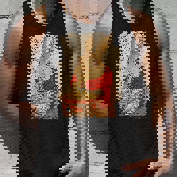 かわいいウサギが麺をすする タンクトップ 彼への贈り物