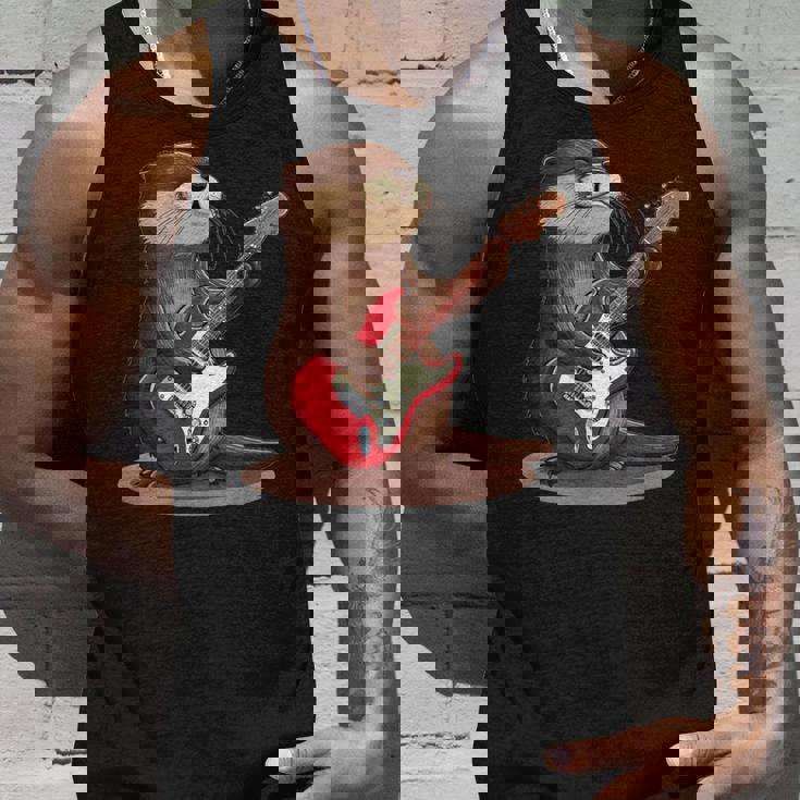 かわいいカワウソがギターを弾くコスチューム。 タンクトップ 彼への贈り物