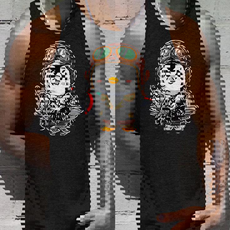 かわいい空飛ぶペンギン パイロット ヘルメット 飛行機 航空機 航空機 タンクトップ 彼への贈り物