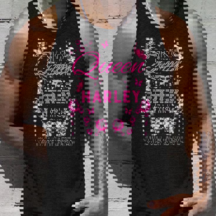 これはハーレーダビッドソンの女王の名前入り誕生日です。 タンクトップ 彼への贈り物
