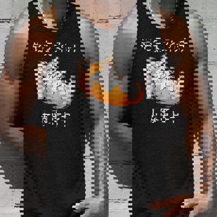 やる気スイッチ故障中 コーギー 寝てる 犬 おもしろ かわいい 怠け者 ダジャレ ギャグ メンズ タンクトップ 彼への贈り物