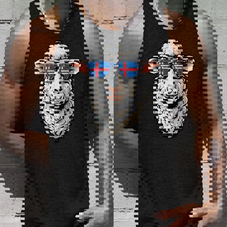 アイスランド土産 アイスランド製品 ハイキング おもしろ羊 タンクトップ 彼への贈り物