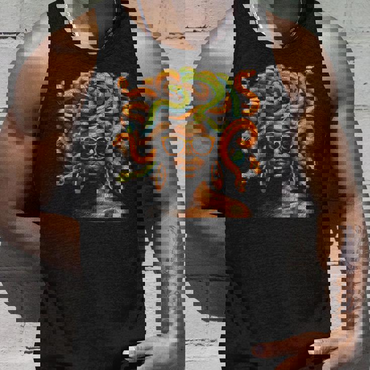 アフロ ブラック メラニン スキントーン メデューサ ヘビ ヘアスタイル タンクトップ 彼への贈り物