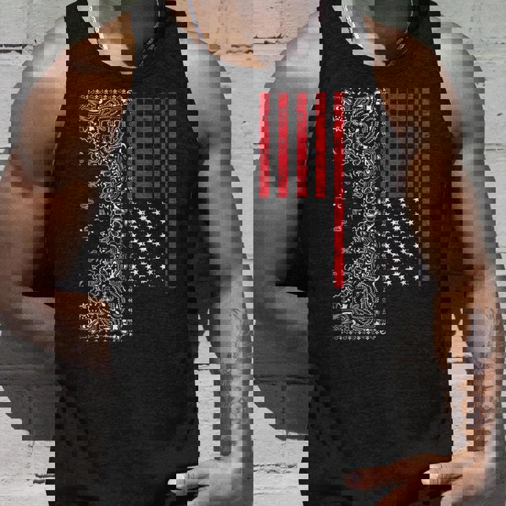 アメリカ、愛国的なアメリカ国旗、ペイズリー、バンダナプリント。 タンクトップ 彼への贈り物