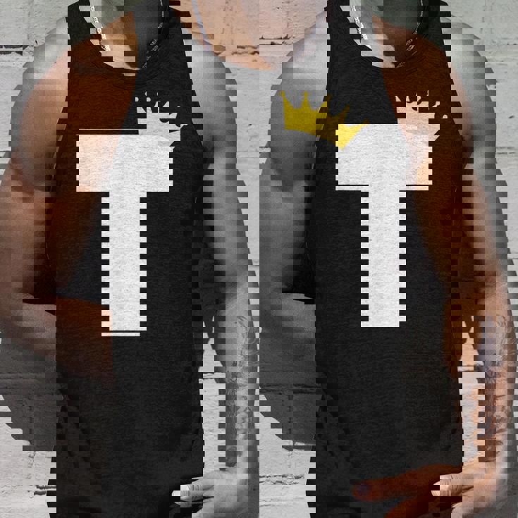 アルファベット大文字モノグラム イニシャル キング クイーン クラウン タンクトップ 彼への贈り物