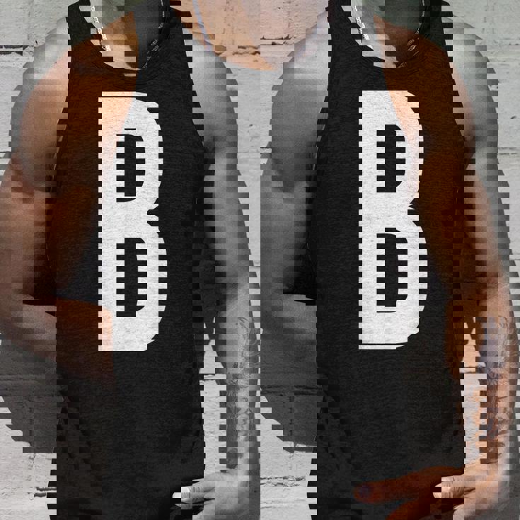 アルファベットアルファベットモノグラムイニシャル。 タンクトップ 彼への贈り物