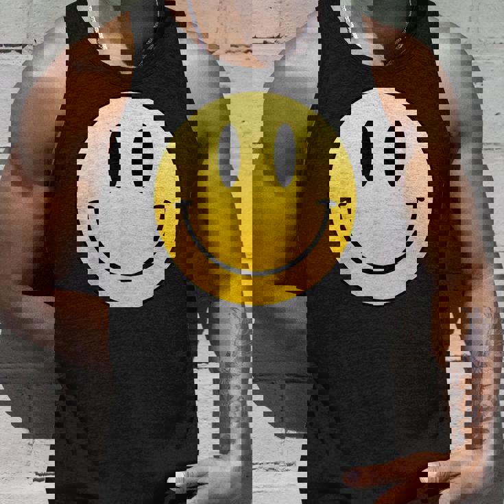 イエロー スマイル ハッピー ピース スマイル フェイス かわいい ユーモア すごい タンクトップ 彼への贈り物