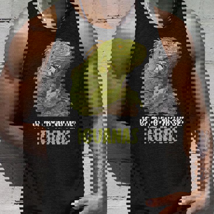 イグアナ・イグアナが大好きな男の子だけ。 タンクトップ 彼への贈り物