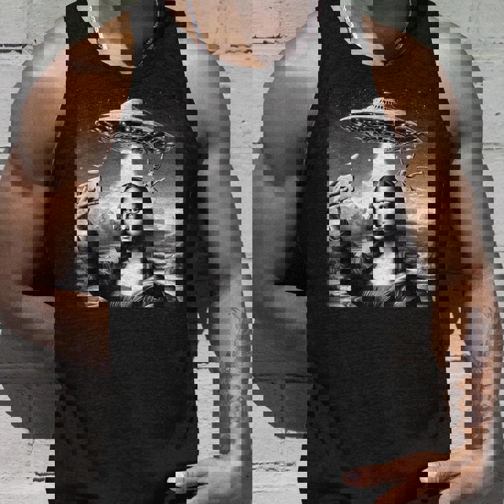 エイリアンufoモナリザと面白いセルフィー タンクトップ 彼への贈り物