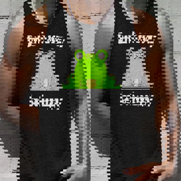 カエルのモチーフ面白いカエルのことわざは私にキスします Frog Motif Frogs Worry Hoppy タンクトップ 彼への贈り物