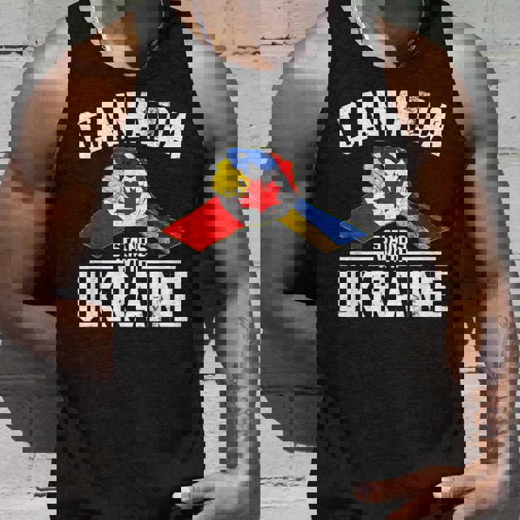 カナダはウクライナのウクライナのカナダの旗のtシャツで立ちます タンクトップ 彼への贈り物