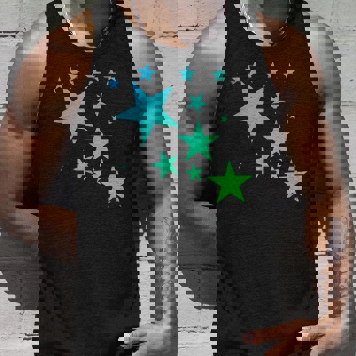 カラフルなグリーンブルーの星、星柄デザイン。 タンクトップ 彼への贈り物