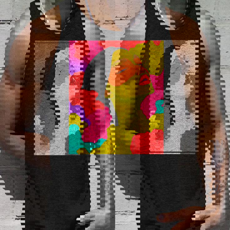 カラフルなドリームスケープ – シュールな顔と抽象的な波 タンクトップ 彼への贈り物