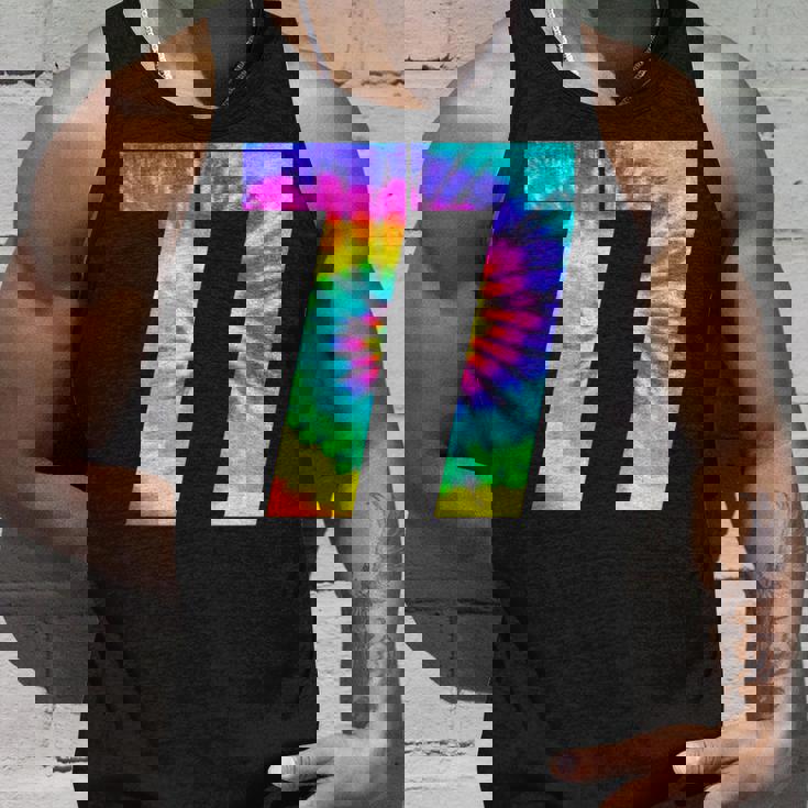 カラフルな絞り染め 77歳の誕生日または77番のチームイベント タンクトップ 彼への贈り物