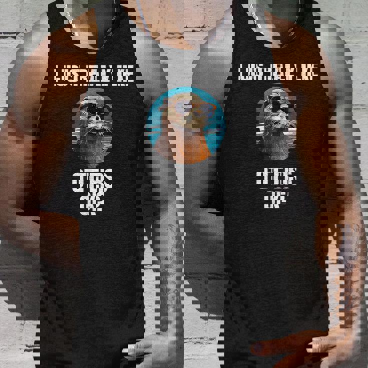 カワウソ 動物 カワウソ タンクトップ 彼への贈り物