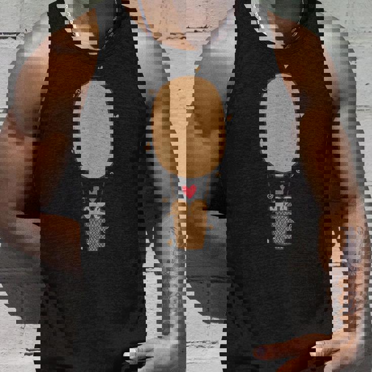 キウイフルーツバルーンで飛ぶ2羽のキウイ鳥。 タンクトップ 彼への贈り物