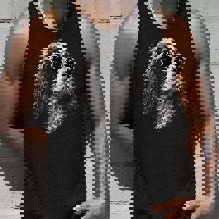 キャバリア・キング・チャールズ・スパニエル犬とサングラス タンクトップ 彼への贈り物