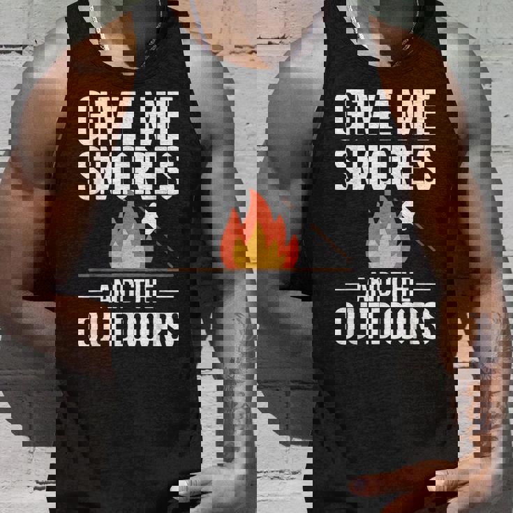 キャンプ&ハイカー向け、スモーズアンドザアウトドアデザインを与えてください タンクトップ 彼への贈り物