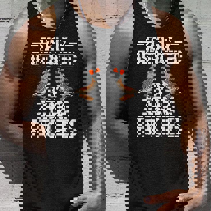 キンカチョウの飼育員はキンカチョウに気をそらされやすい タンクトップ 彼への贈り物