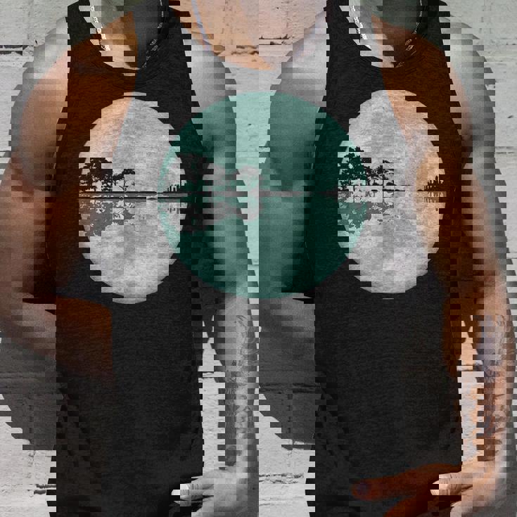 ギター 湖 反射 月 ギター ミュージシャン タンクトップ 彼への贈り物