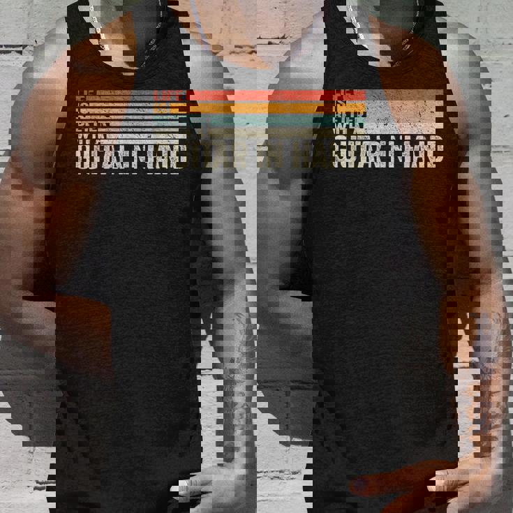 ギター・イン・ハンド・ミュージシャン・ギタリストとの人生はより良い。 タンクトップ 彼への贈り物