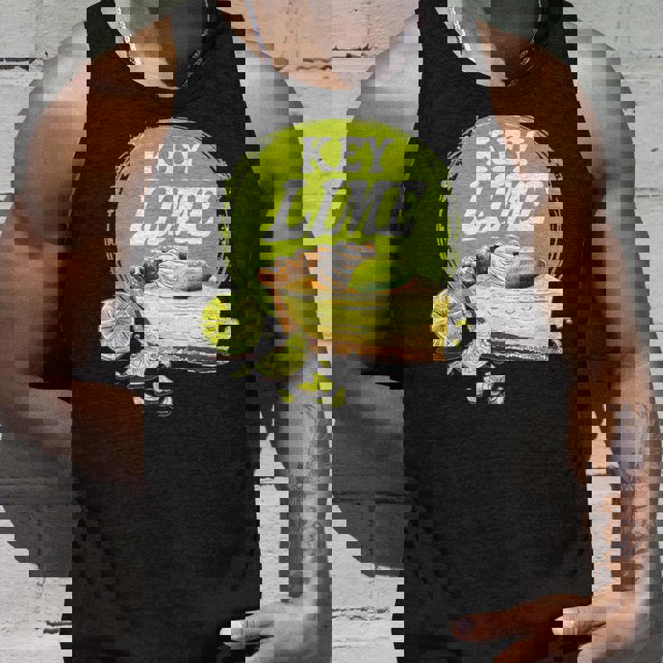 クラシックなデザート愛好家のための素晴らしいキーライムパイ。 タンクトップ 彼への贈り物