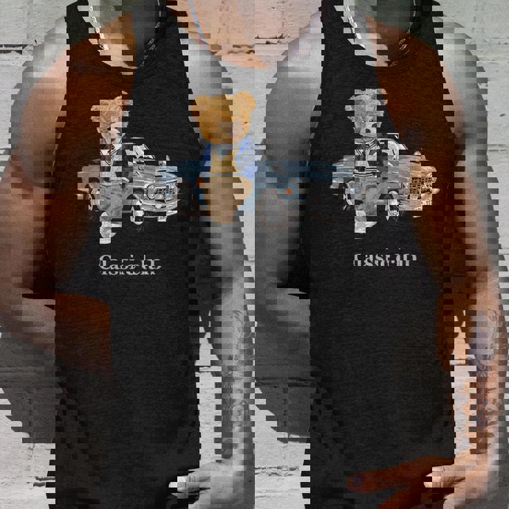 クラシックカーがかわいいテディベア。 タンクトップ 彼への贈り物